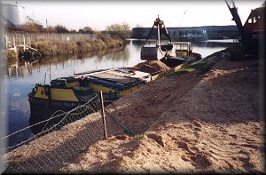 Loading a barge